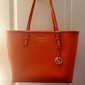 Michael Kors Jet Set Tote